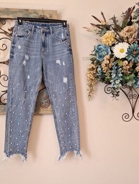 Pink & Wht Pearl-Embellished Distressed Blue Women's Jeans. Size 28